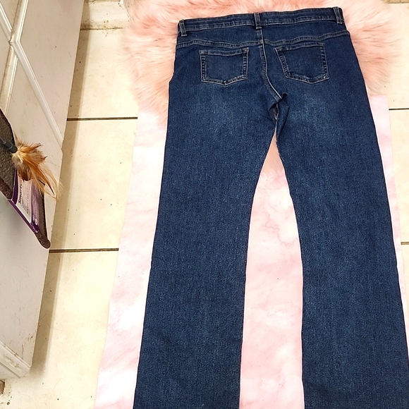 PRE-LOVED AMAZON ESSENTIALS DISTRESSED DENIM BOOTCUT JEANS-16+ - Picture 8 of 8